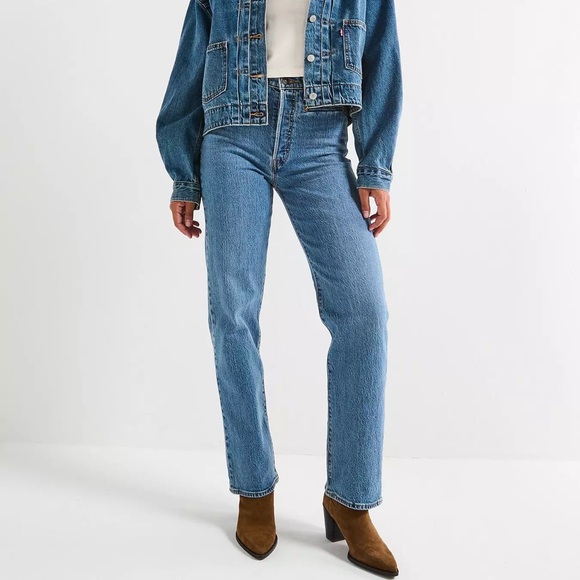 Levi’s Ribcage Western Jean - Picture 3 of 4